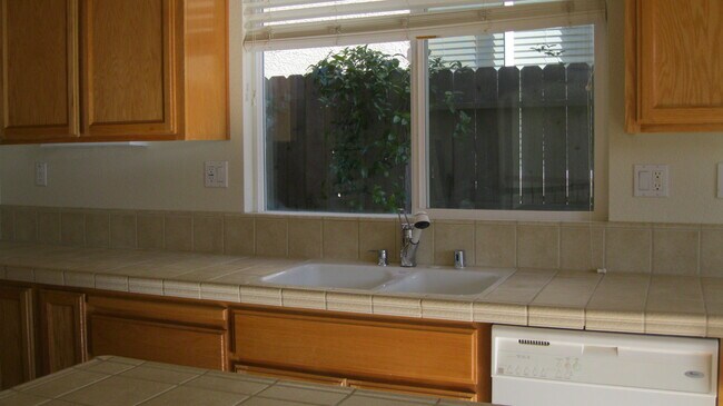 Building Photo - East Roseville, New Carpet * Paint, 2657sq...