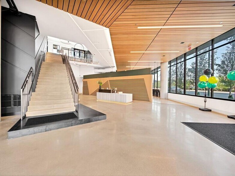 Building Photo - 2141 N Elston Ave