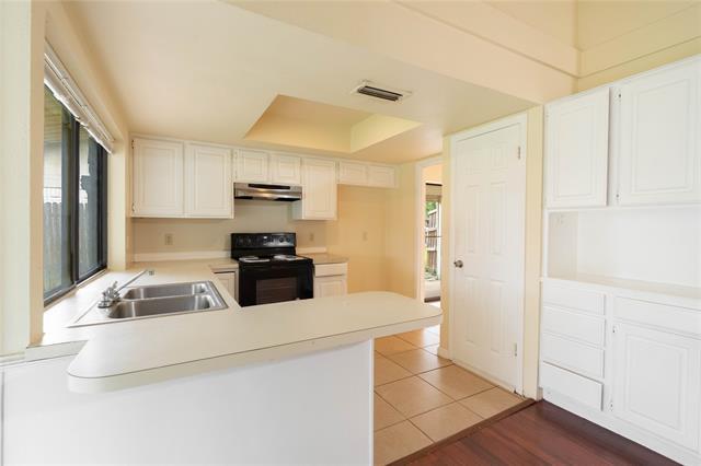 Building Photo - 510 Cranbrook Park
