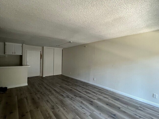Building Photo - 9010 Tobias Ave