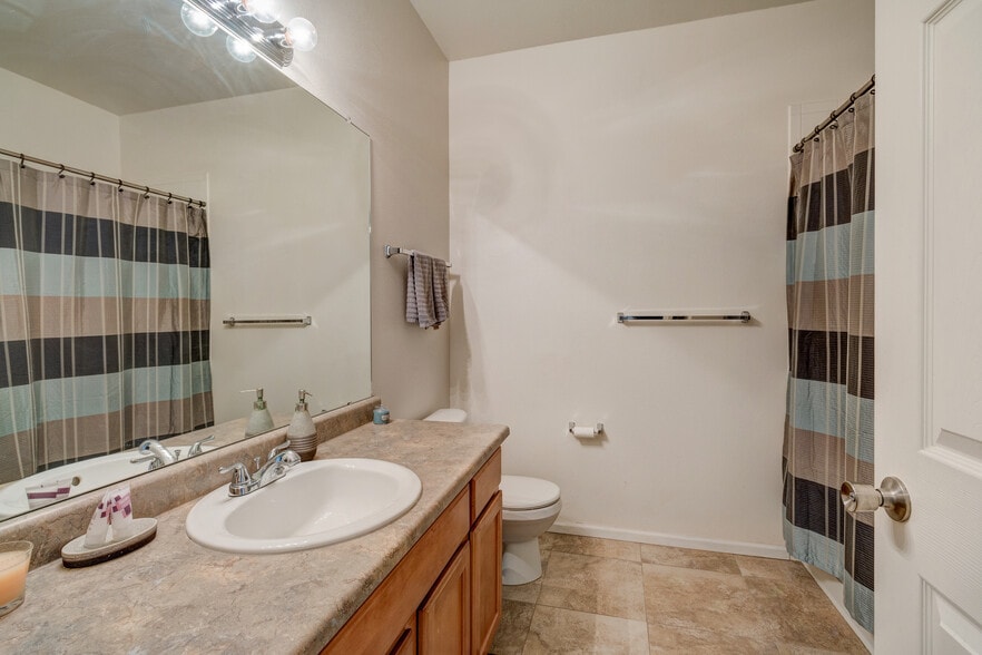 Building Photo - 2951 W Riverwalk Cir