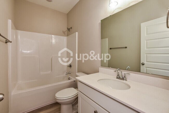 Building Photo - Fantastic 4bd/2ba home! Let yourself in!
