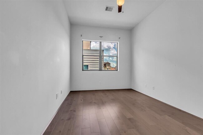 Building Photo - 1214 Dart St