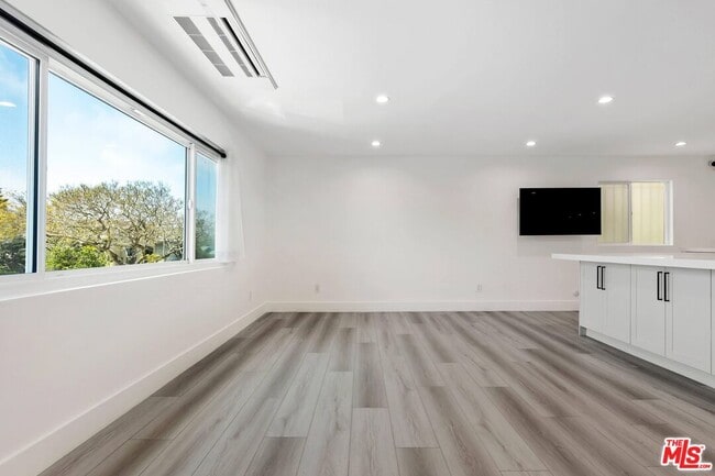 Building Photo - 1917 11th St