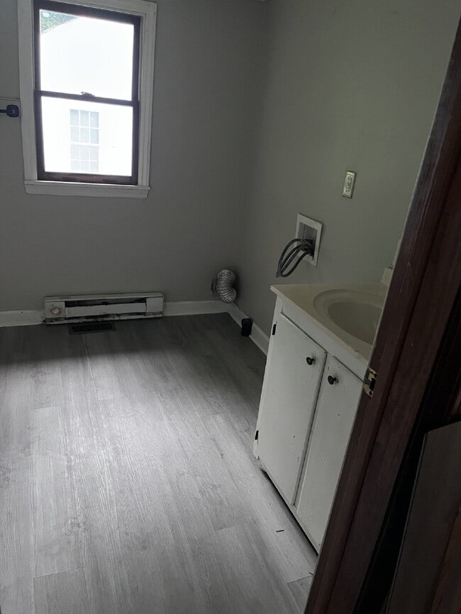 Building Photo - Charming 3-Bed Home in Winston Salem – New Energy efficient HVAC!