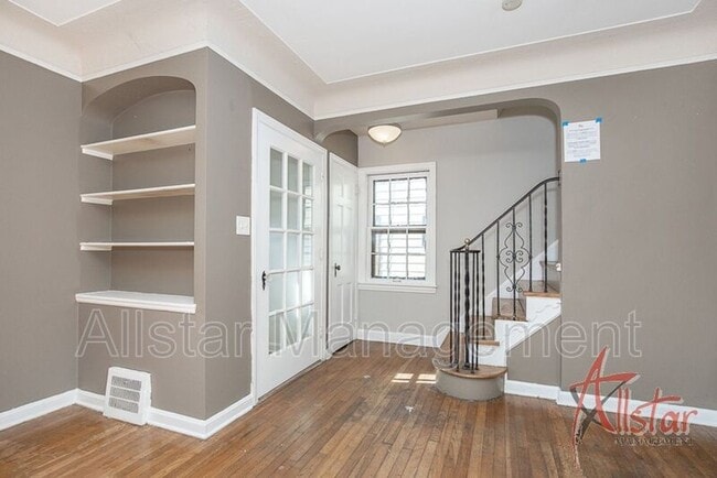 Building Photo - 3575 Grosvenor Rd