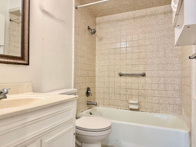 Building Photo - Rental