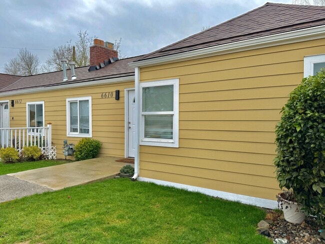 Building Photo - 6612 E McKinley Ave