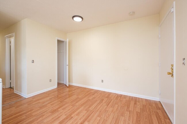 Building Photo - 40 South Ave