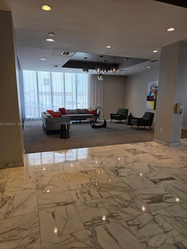 Building Photo - 9225 Collins Ave