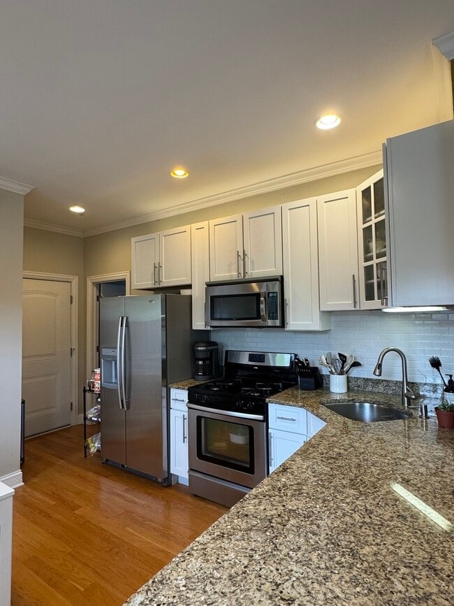 Building Photo - 2206 W School St