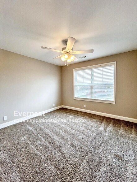 Building Photo - 805 Marksman Ct