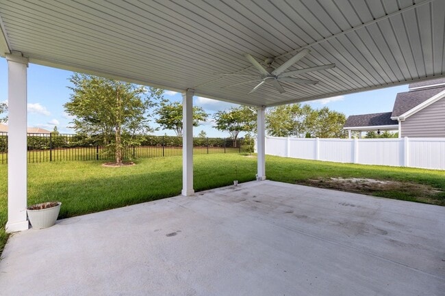 Building Photo - Exquisite 4-bedroom, 2.5-bath home located in the charming city of Chesapeake