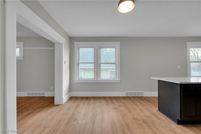 Building Photo - 1330 W 67th St