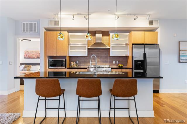 Building Photo - 2240 Clay St