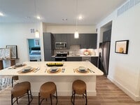 Building Photo - 641 W Crosstimbers St