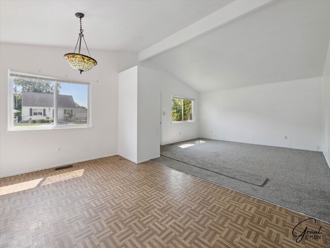 Building Photo - $1450 3 bedroom ranch