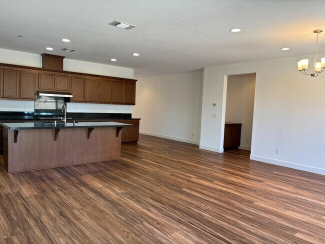 Building Photo - 402 Crimson Cir