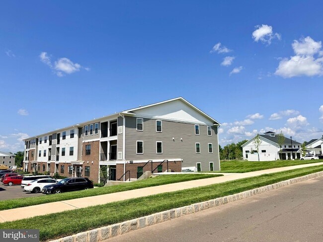 Building Photo - 2307 Jacob Francis Way