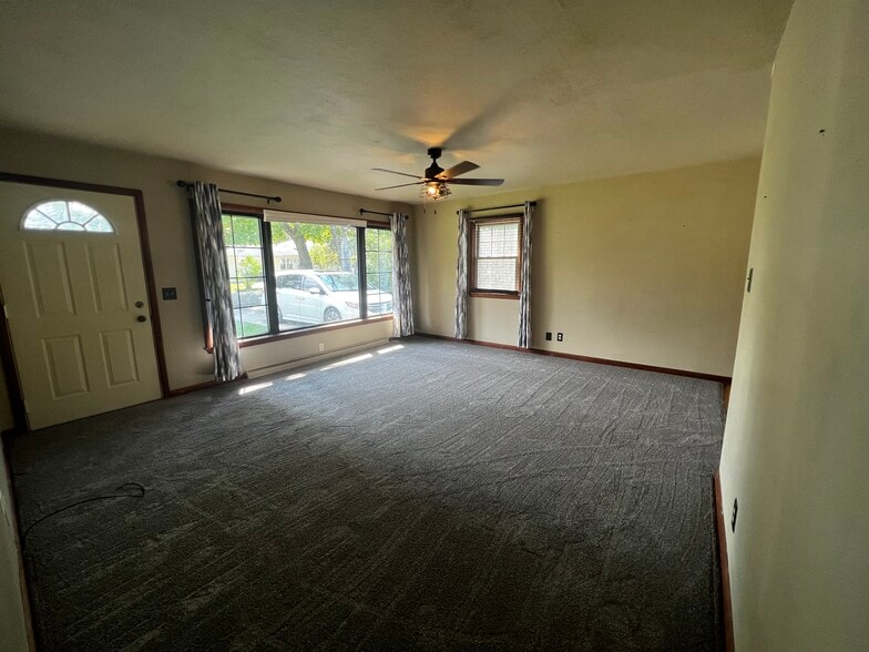 Building Photo - 1160 W Stover St