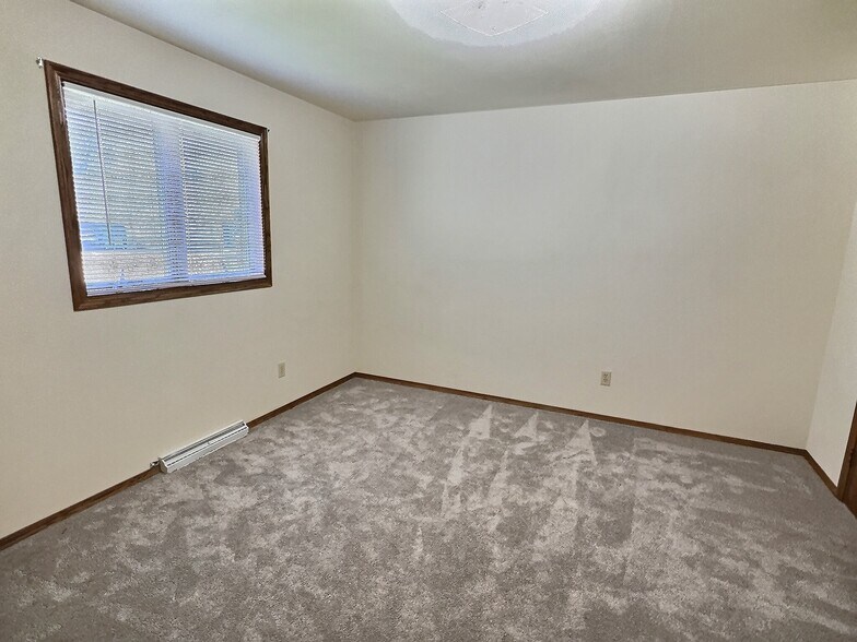 Building Photo - W3181 Westowne Ct