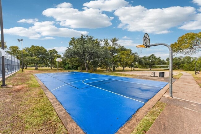 Building Photo - 3810 Newland Dr