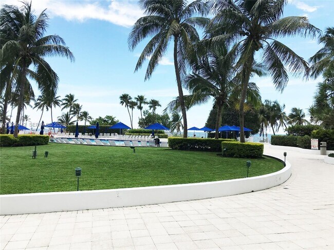 Building Photo - 5161 Collins Ave