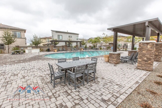 Building Photo - 2095 S Saguaro Dr