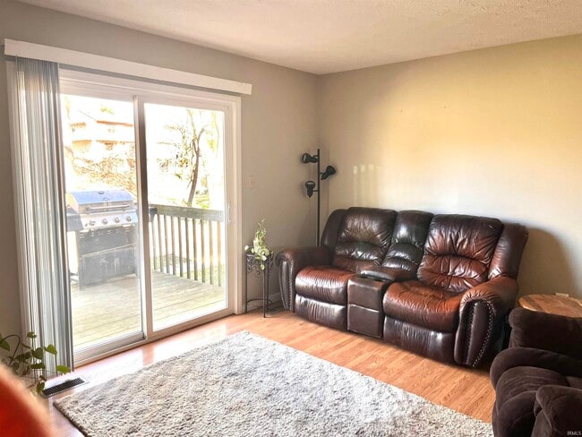 Building Photo - 519 E Graham Pl