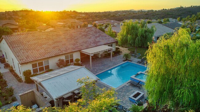 Building Photo - 5 Bedroom Resort-Style Estate with Pool, S...
