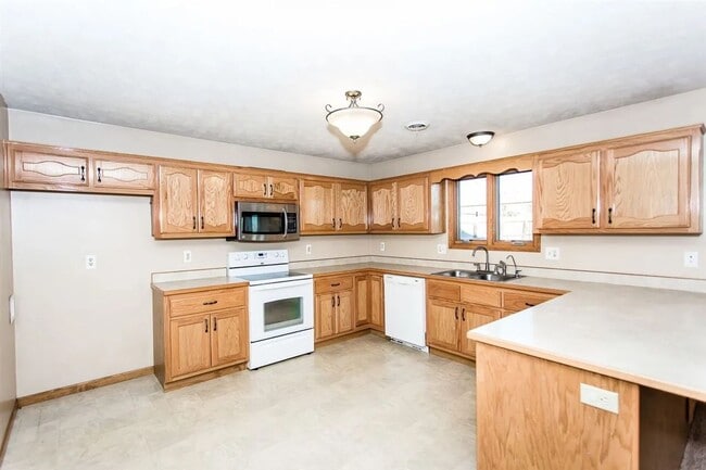 Building Photo - Spacious home in Ogden!