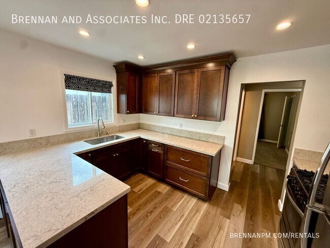 Building Photo - 1569 Parrot St