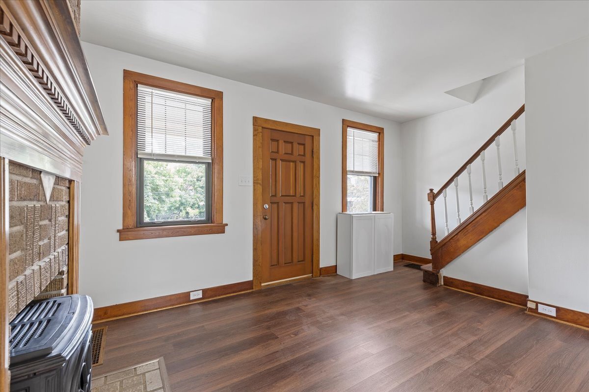 Building Photo - 3033 Brentwood Ave