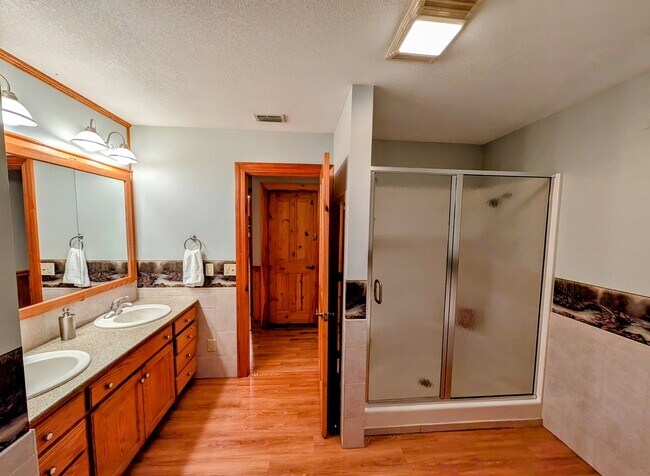 Building Photo - 524 Stornoway Dr