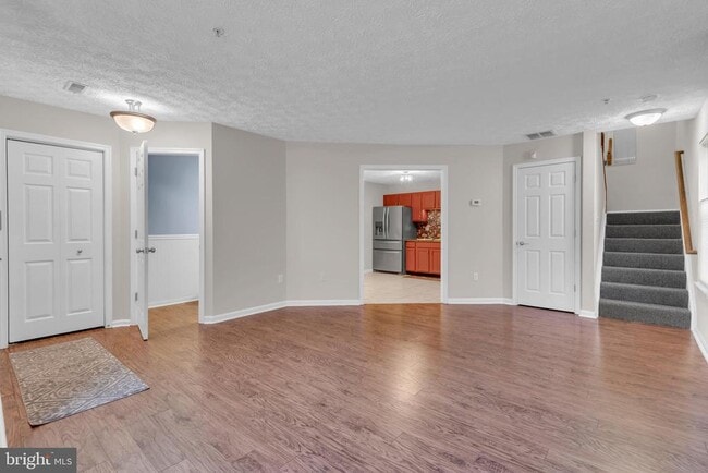 Building Photo - 10 Ironstone Ct