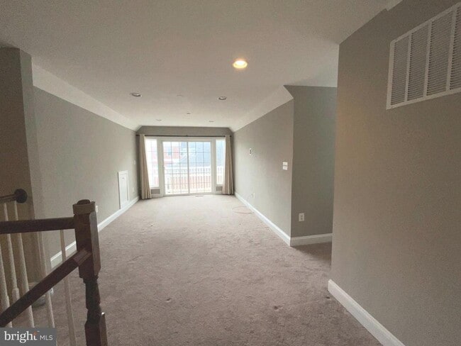 Building Photo - 3911 Chain Bridge Rd