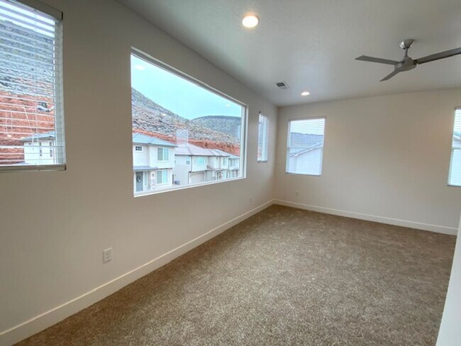 Building Photo - 438 N Stone Mountain Dr