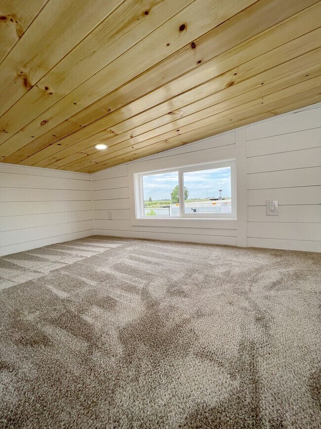 Building Photo - 14755 Armstrong Woods Rd