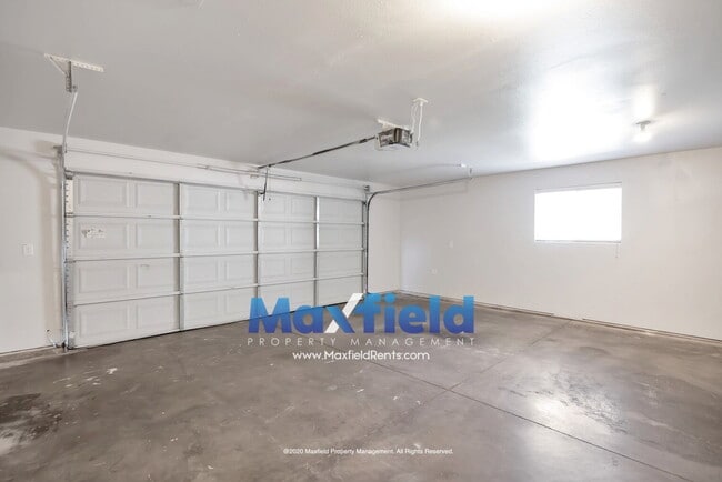 Building Photo - Upstairs Unit - St George - Near Costco and Home Depot Available Now - 3 BD 2 BA 2 GAR