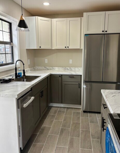 Building Photo - 2706 Canary Dr