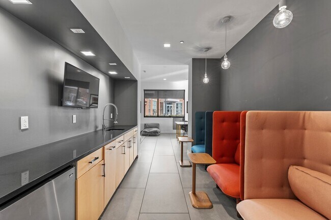 Building Photo - 19 Day St