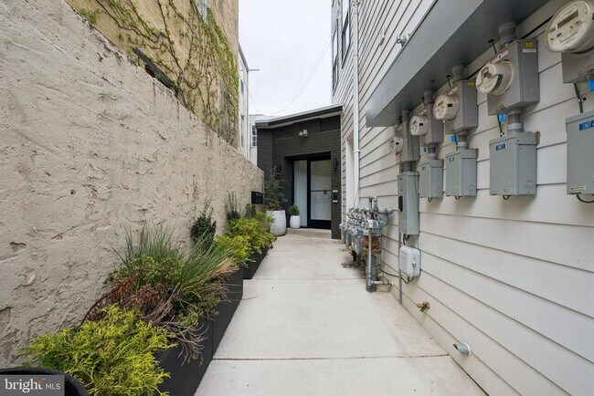 Building Photo - 1254 S 18th St