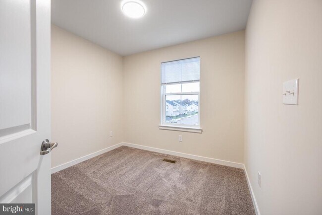 Building Photo - 923 Magnolia Ln