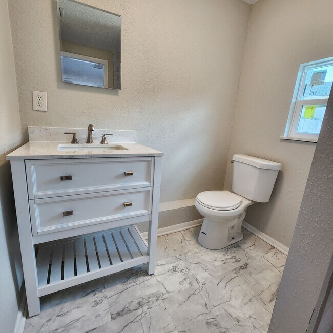 Building Photo - 3/2 Corner Lot Home