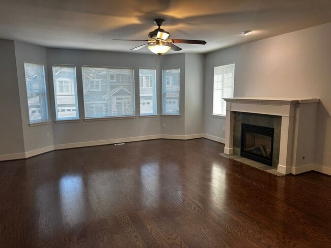 Building Photo - 3Bd/2.5Ba Bellevue Townhouse
