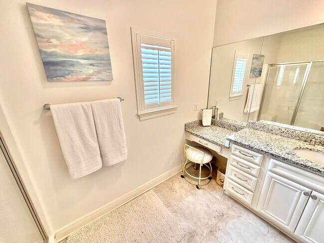 Building Photo - 206 E Pinehurst Dr