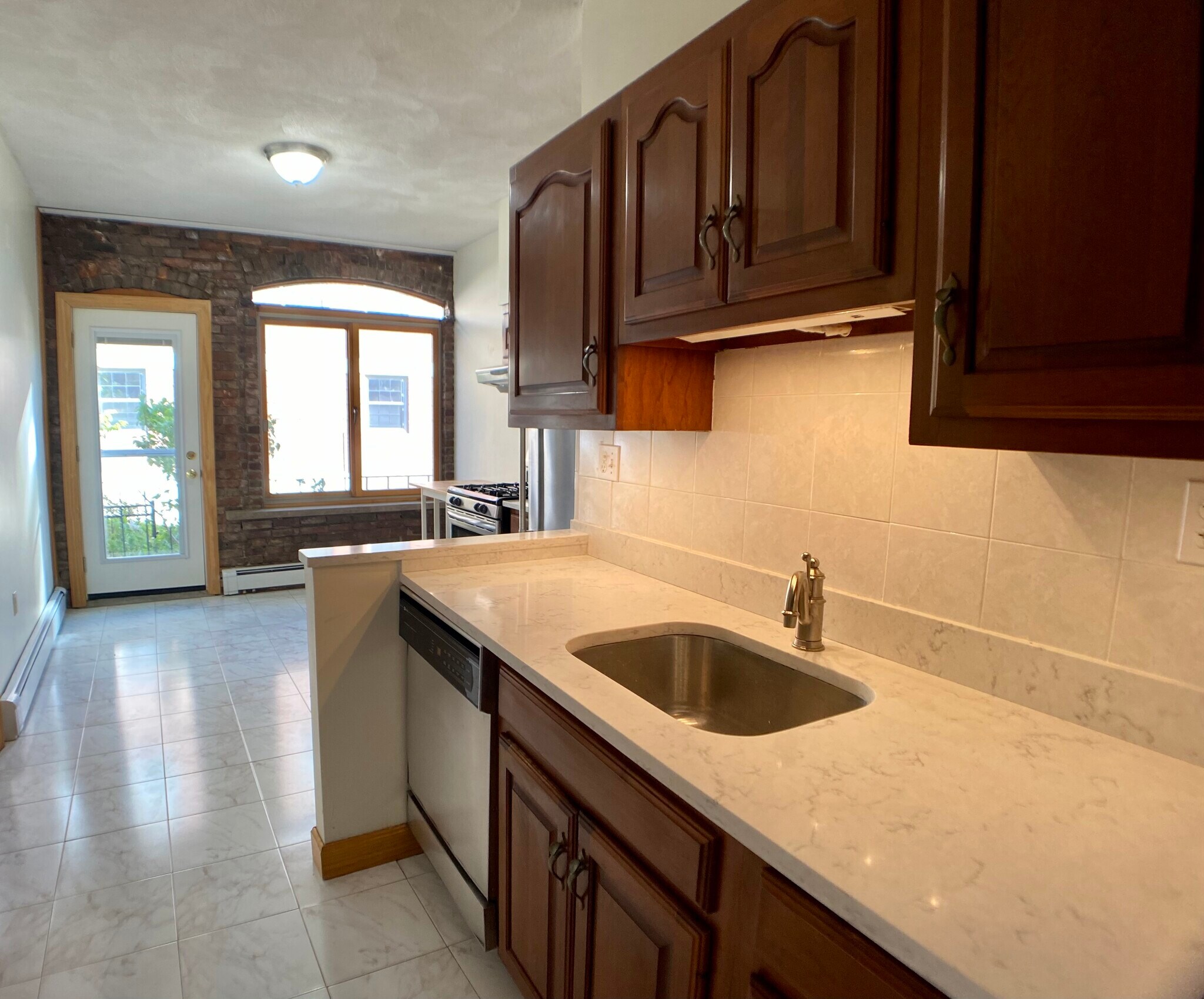 Building Photo - 69 Baldwin St