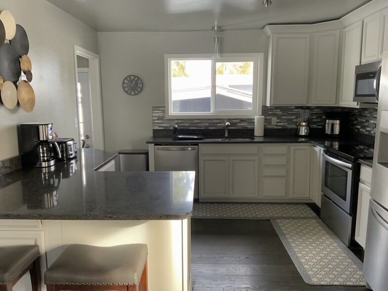 Kitchen - 237 Fair Park Dr