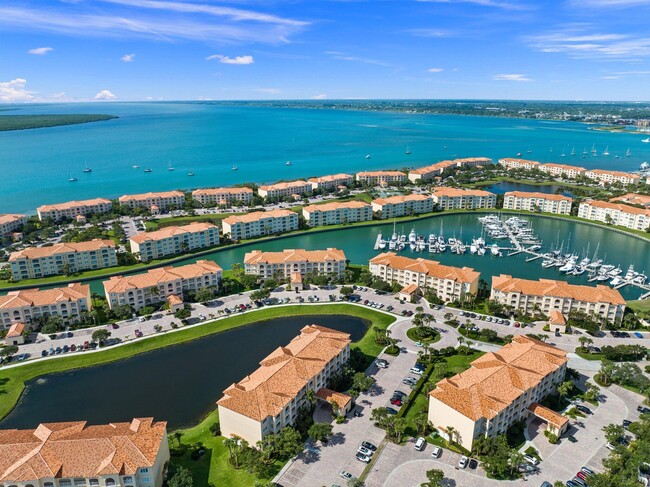 Building Photo - 1 Harbour Isle Dr E
