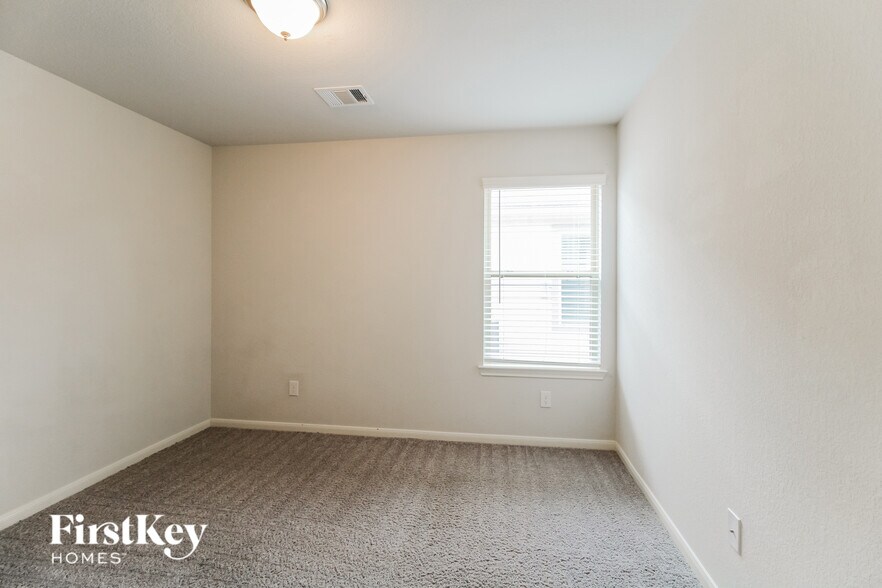 Building Photo - 723 Norwalk Dr